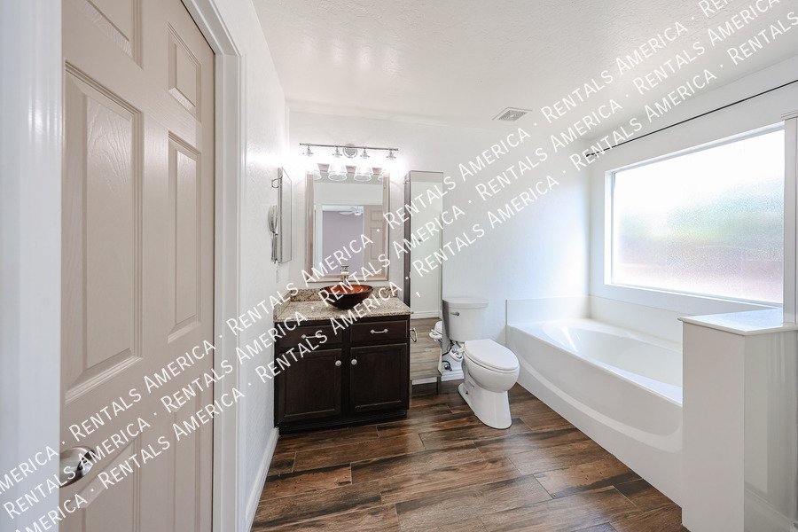 MOVE IN SPECIAL!!!!! 3 BEDROOM! property image
