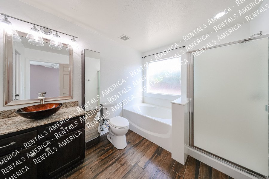 MOVE IN SPECIAL!!!!! 3 BEDROOM! property image