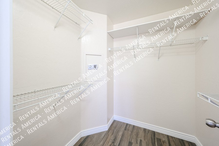 MOVE IN SPECIAL!!!!! 3 BEDROOM! property image