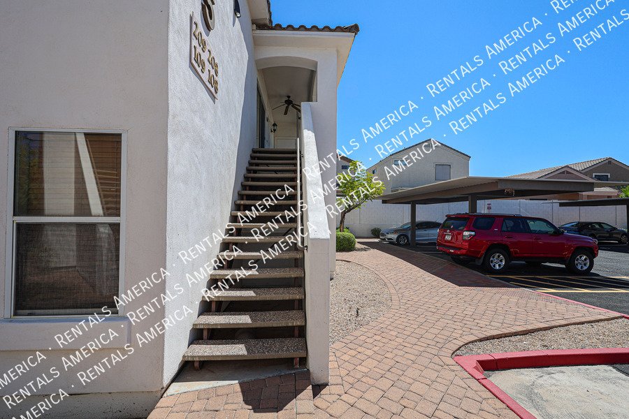 Bright and Spacious 2 bed 2 bath condo with Vaulted Ceilings! property image