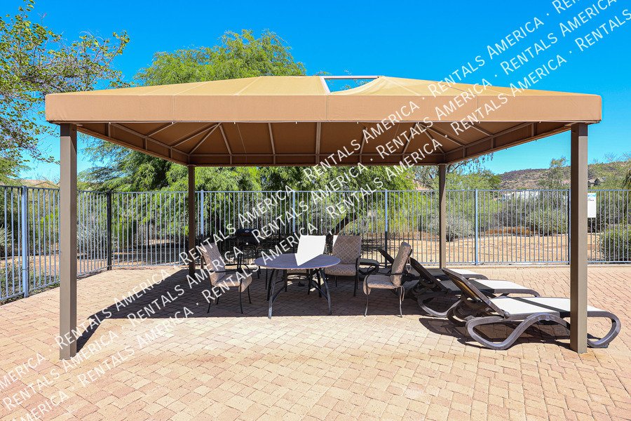 Bright and Spacious 2 bed 2 bath condo with Vaulted Ceilings! property image