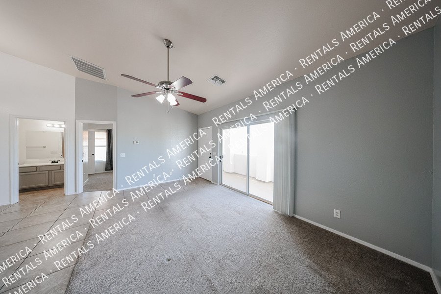 Bright and Spacious 2 bed 2 bath condo with Vaulted Ceilings! property image