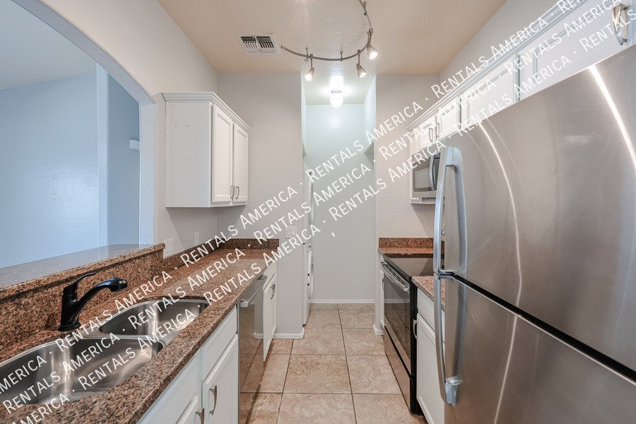 Bright and Spacious 2 bed 2 bath condo with Vaulted Ceilings! property image