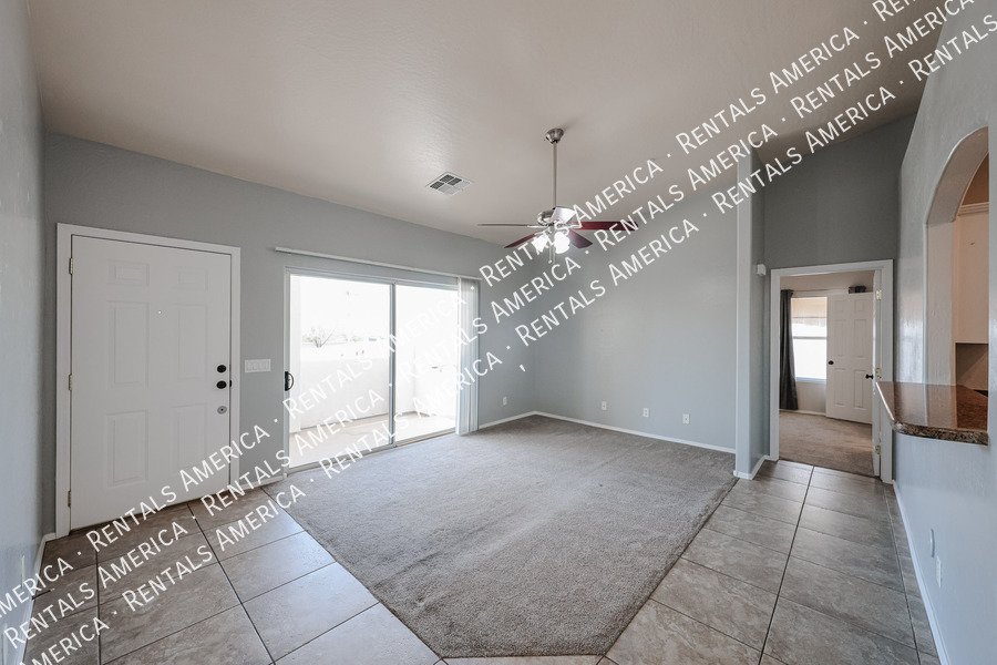 Bright and Spacious 2 bed 2 bath condo with Vaulted Ceilings! property image