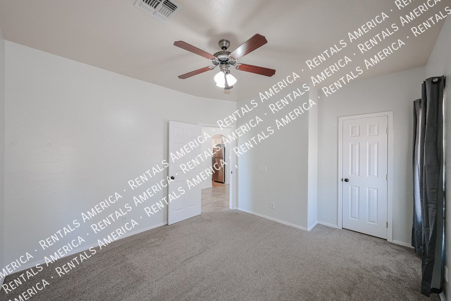 Bright and Spacious 2 bed 2 bath condo with Vaulted Ceilings! property image