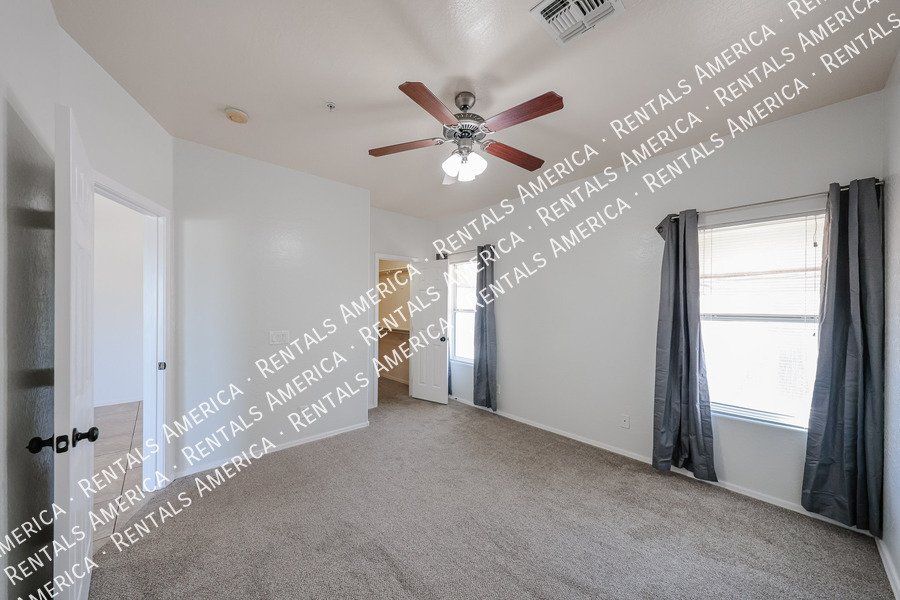 Bright and Spacious 2 bed 2 bath condo with Vaulted Ceilings! property image