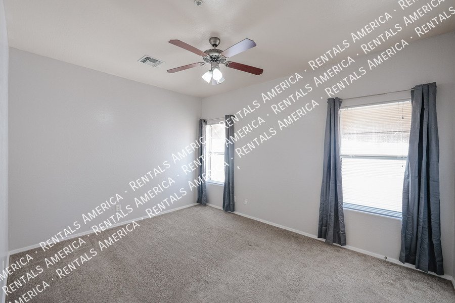 Bright and Spacious 2 bed 2 bath condo with Vaulted Ceilings! property image