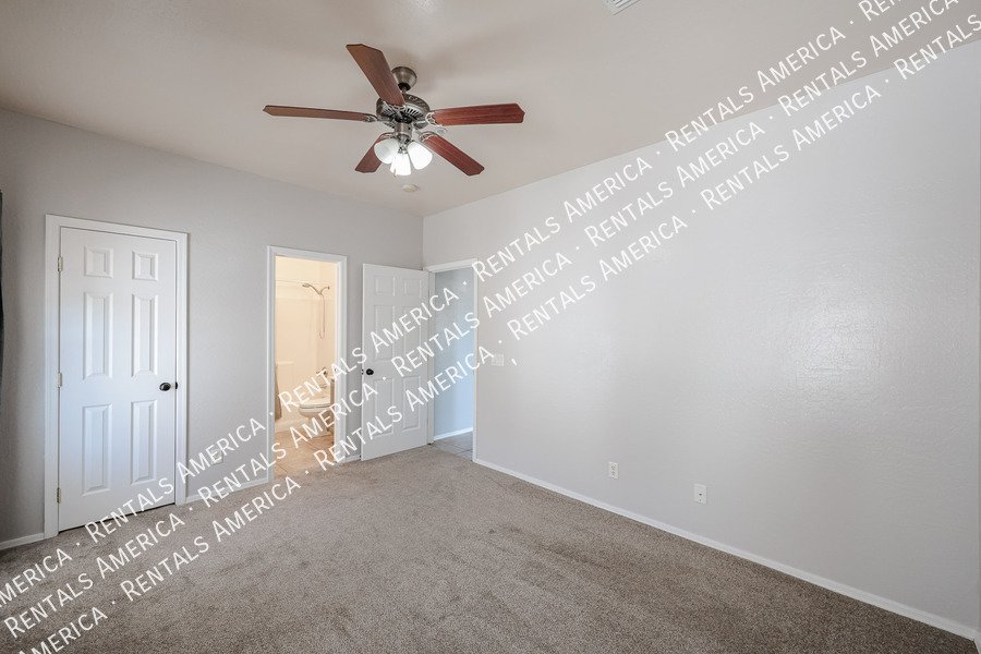 Bright and Spacious 2 bed 2 bath condo with Vaulted Ceilings! property image