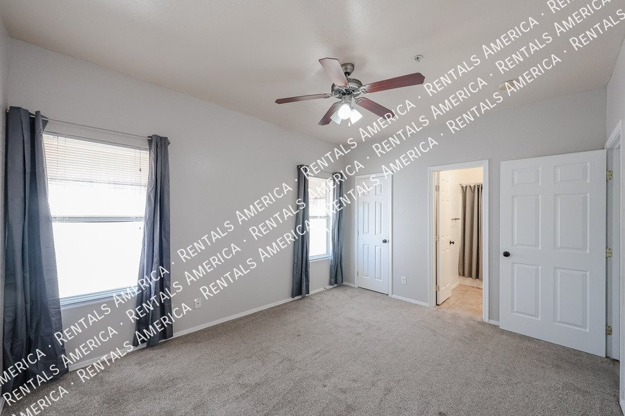 Bright and Spacious 2 bed 2 bath condo with Vaulted Ceilings! property image
