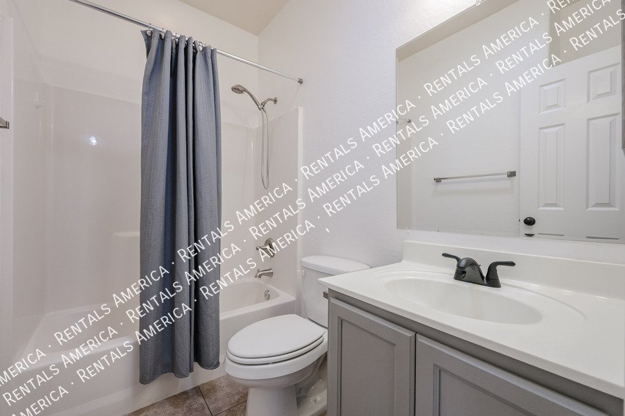 Bright and Spacious 2 bed 2 bath condo with Vaulted Ceilings! property image