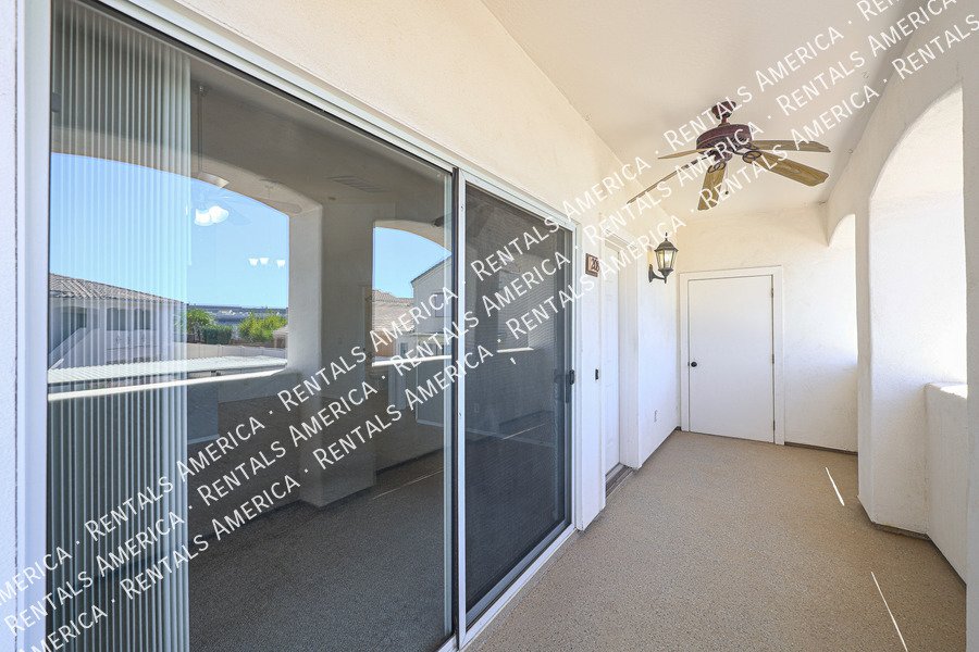 Bright and Spacious 2 bed 2 bath condo with Vaulted Ceilings! property image