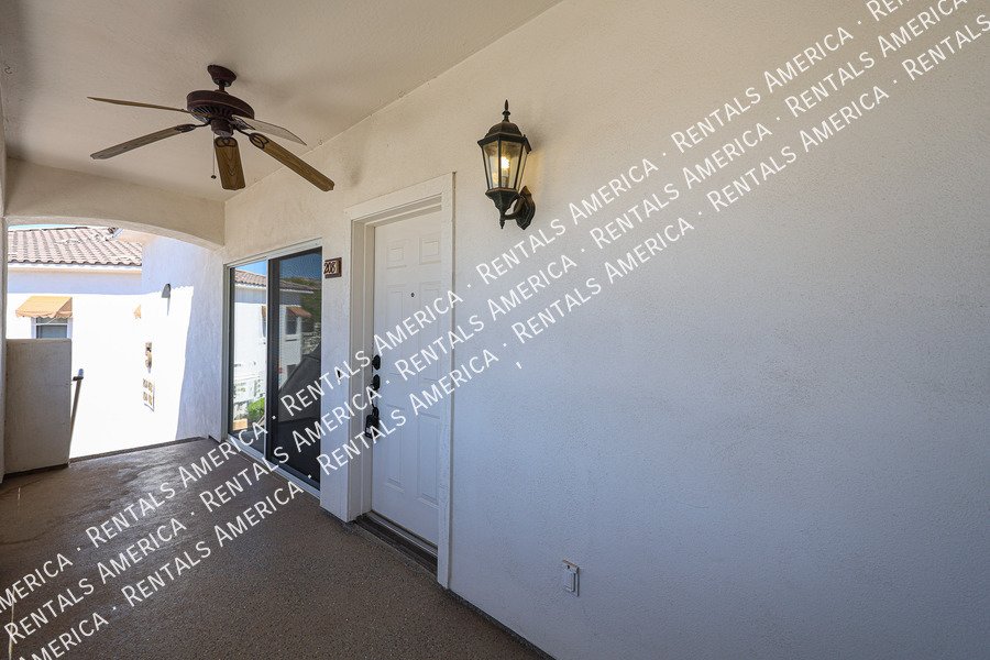 Bright and Spacious 2 bed 2 bath condo with Vaulted Ceilings! property image