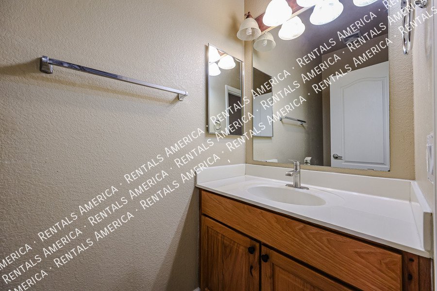 What a great 4 bedroom 2 1/2 bath! property image