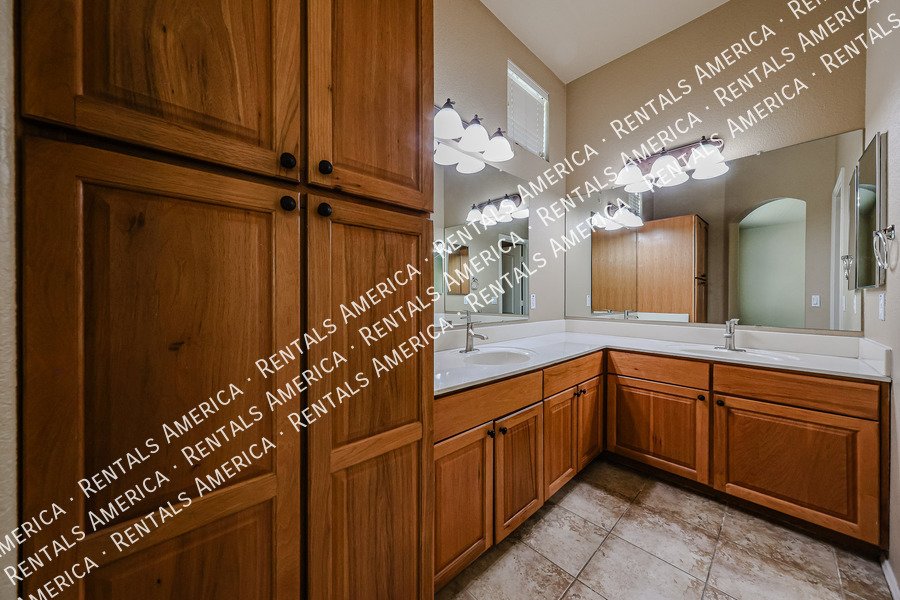 What a great 4 bedroom 2 1/2 bath! property image