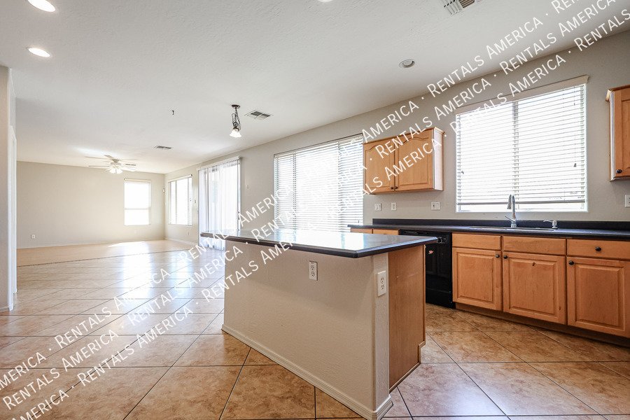 Beautiful 5 bedroom home property image