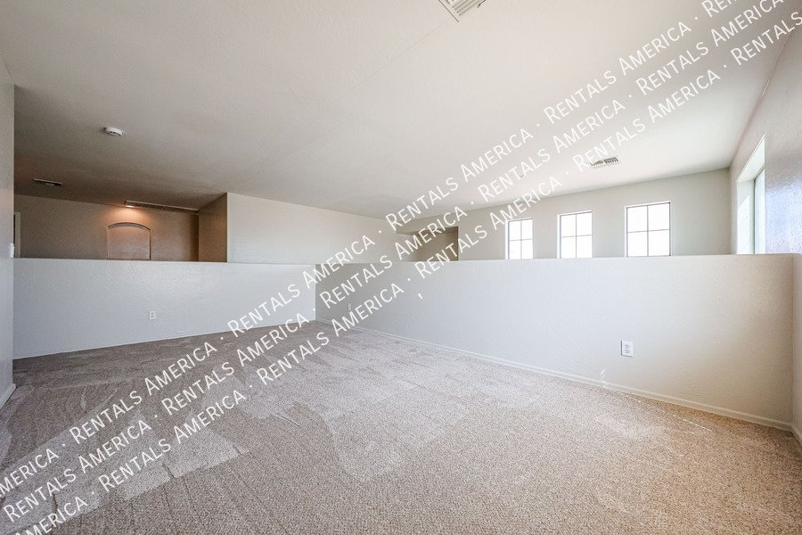 Beautiful 5 bedroom home property image