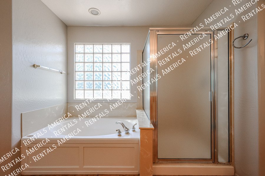 Beautiful 5 bedroom home property image