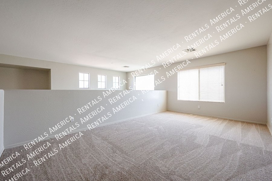Beautiful 5 bedroom home property image