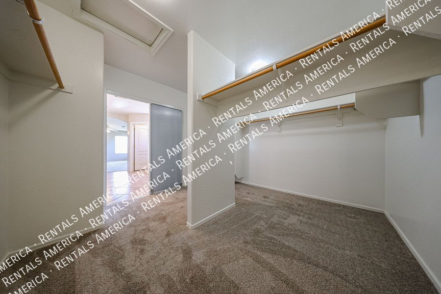 Beautiful 5 bedroom home property image