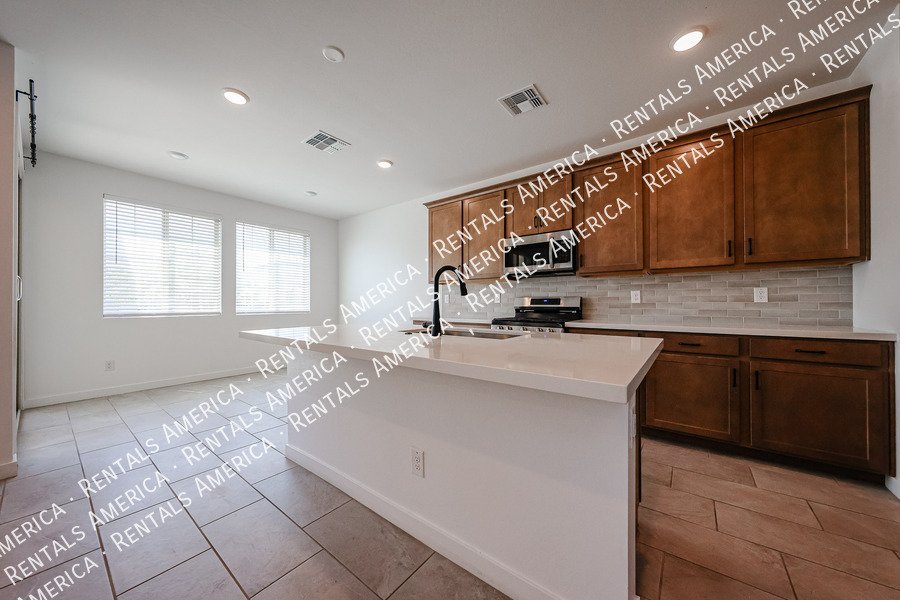 MOVE IN READY 4BR IN EASTMARK property image