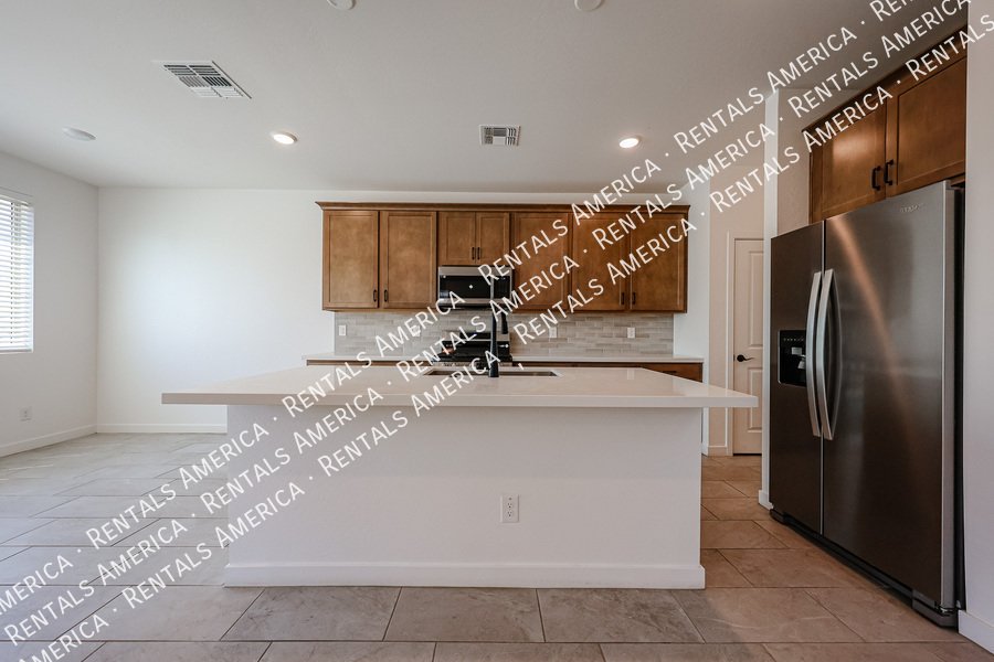MOVE IN READY 4BR IN EASTMARK property image