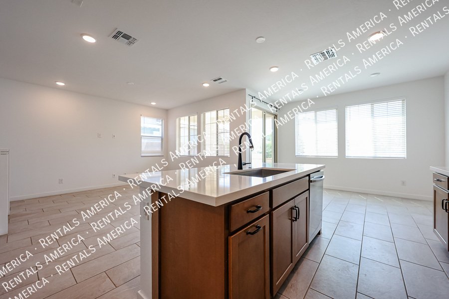 MOVE IN READY 4BR IN EASTMARK property image