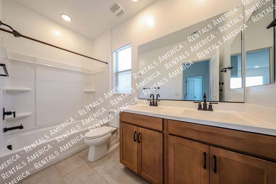 MOVE IN READY 4BR IN EASTMARK property image