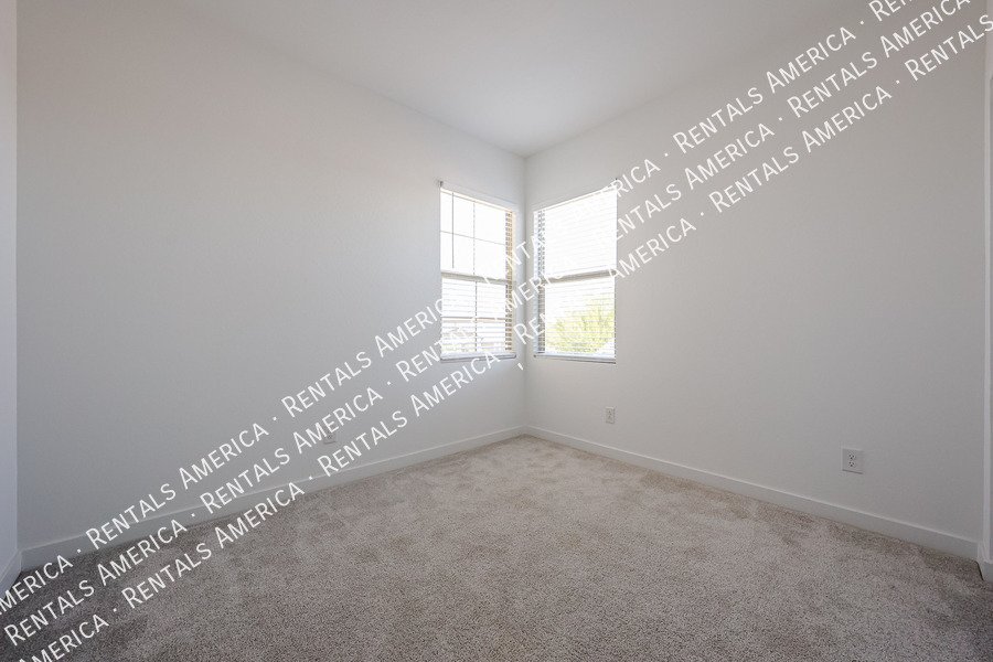 MOVE IN READY 4BR IN EASTMARK property image