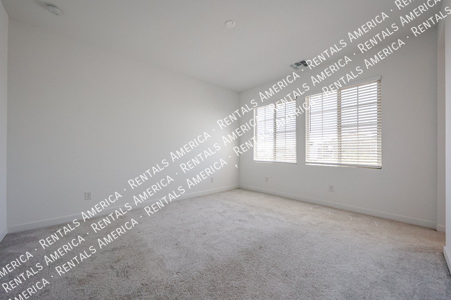 MOVE IN READY 4BR IN EASTMARK property image