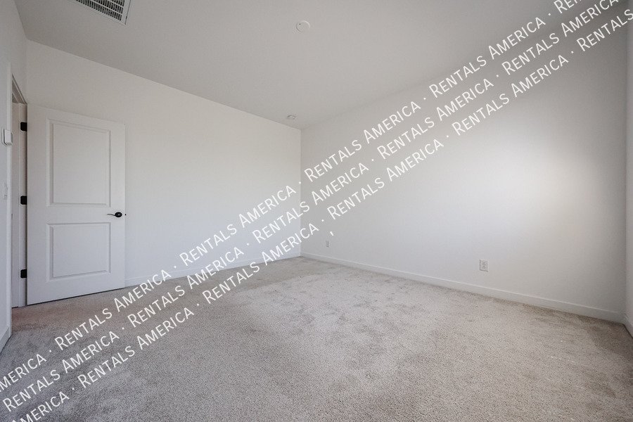 MOVE IN READY 4BR IN EASTMARK property image