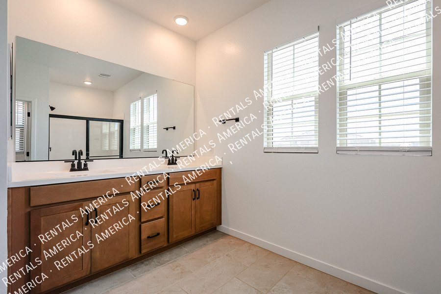 MOVE IN READY 4BR IN EASTMARK property image