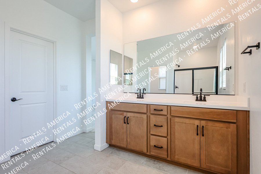 MOVE IN READY 4BR IN EASTMARK property image