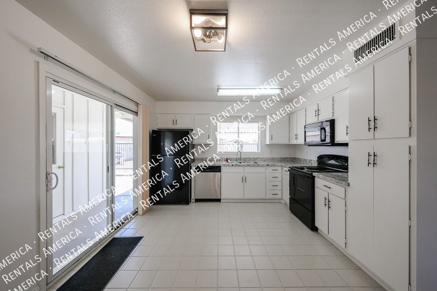 4 BED 2 BATH HOME WITH POOL property image