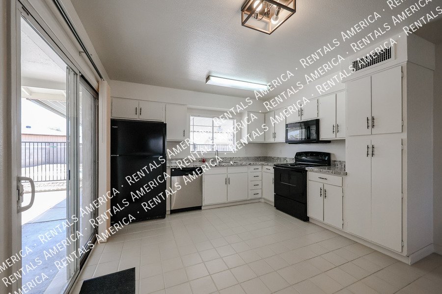 4 BED 2 BATH HOME WITH POOL property image