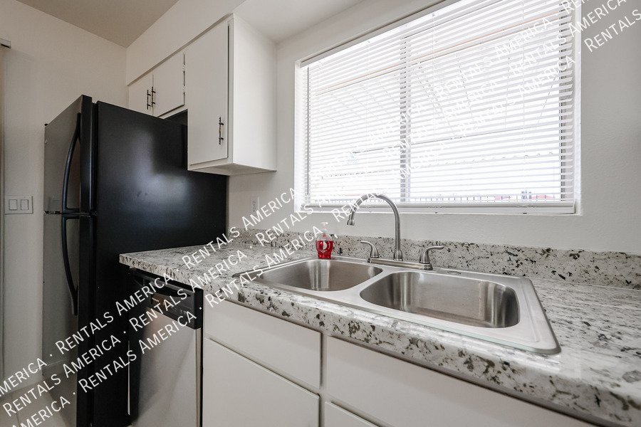 4 BED 2 BATH HOME WITH POOL property image