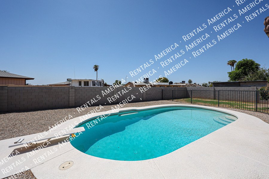 4 BED 2 BATH HOME WITH POOL property image