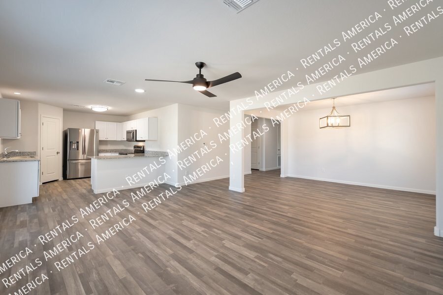 4 Bedroom home w/beautiful Floor Plan property image