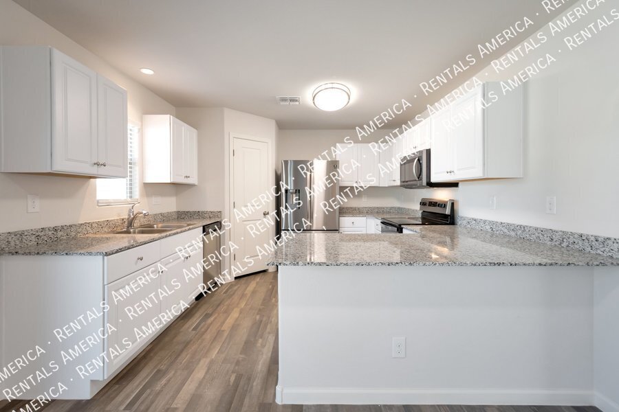 4 Bedroom home w/beautiful Floor Plan property image
