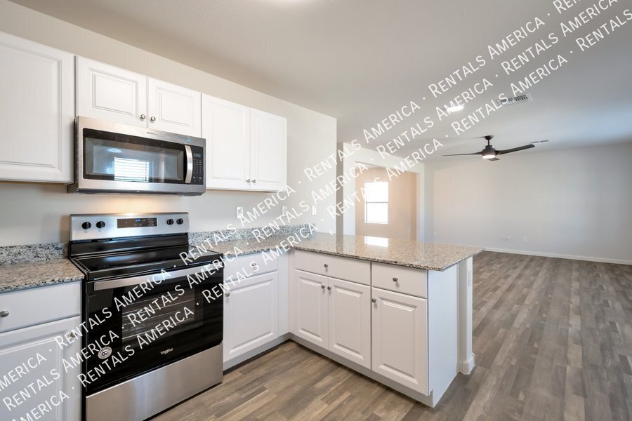 4 Bedroom home w/beautiful Floor Plan property image