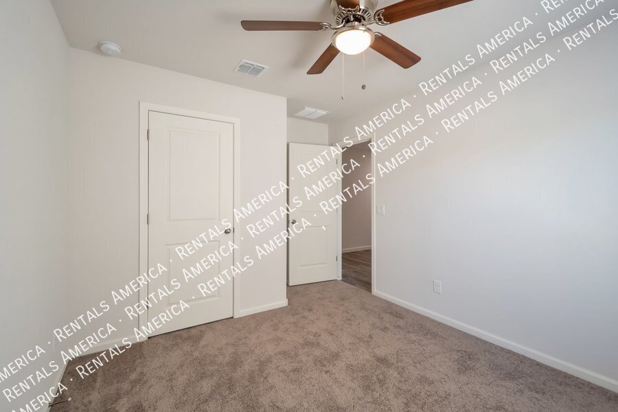 4 Bedroom home w/beautiful Floor Plan property image