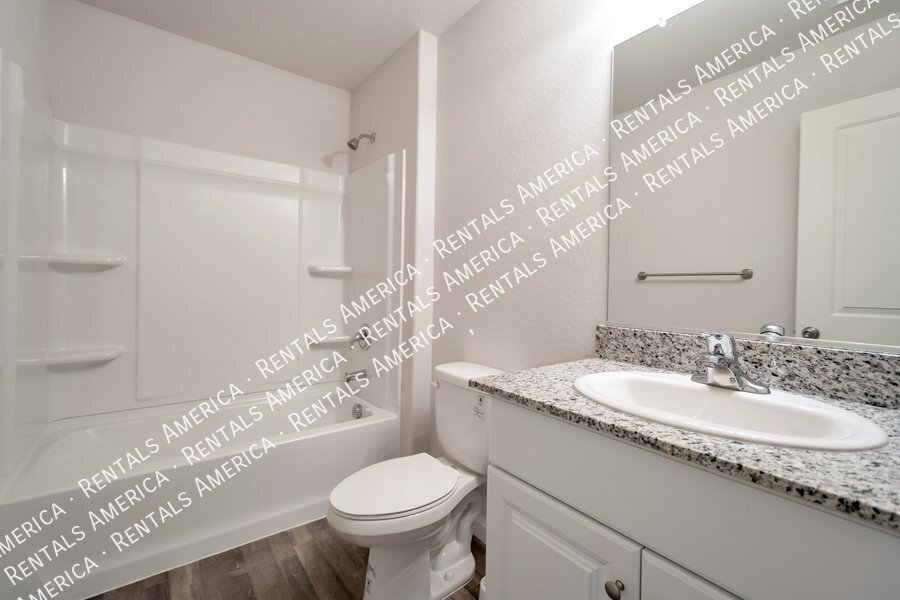 4 Bedroom home w/beautiful Floor Plan property image