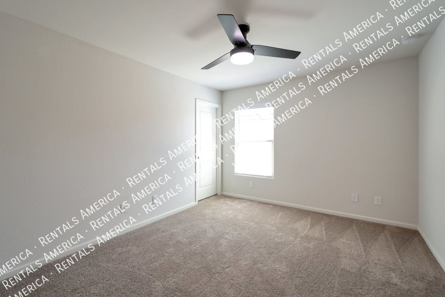 4 Bedroom home w/beautiful Floor Plan property image