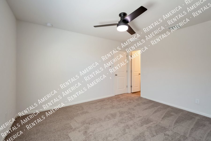 4 Bedroom home w/beautiful Floor Plan property image
