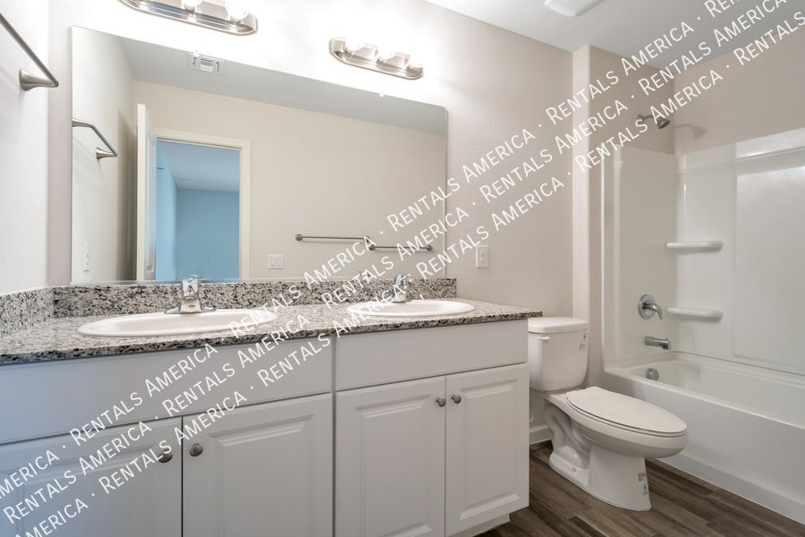 4 Bedroom home w/beautiful Floor Plan property image