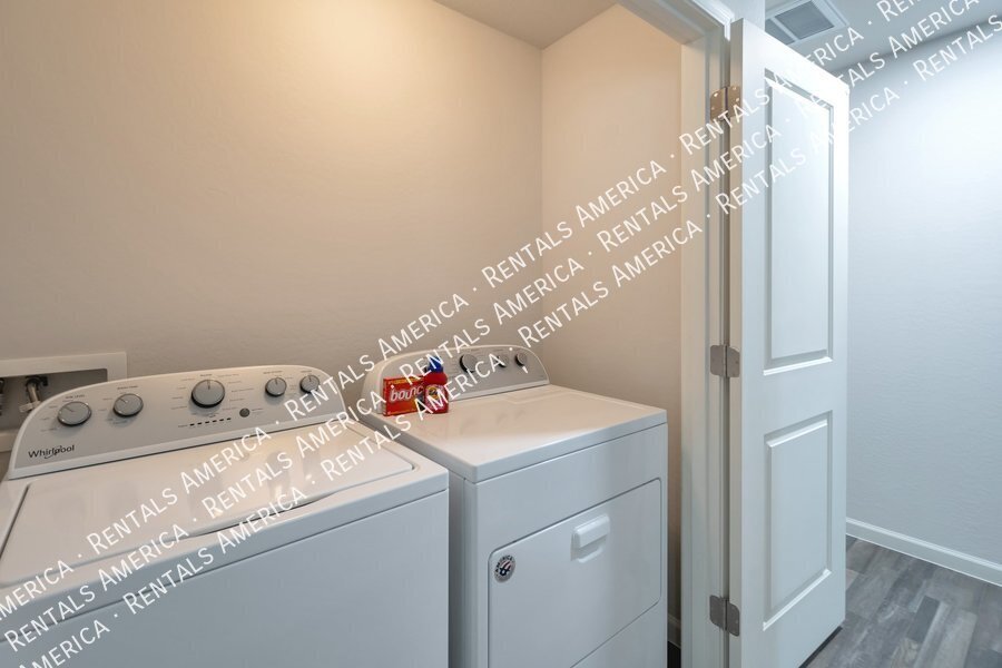 4 Bedroom home w/beautiful Floor Plan property image