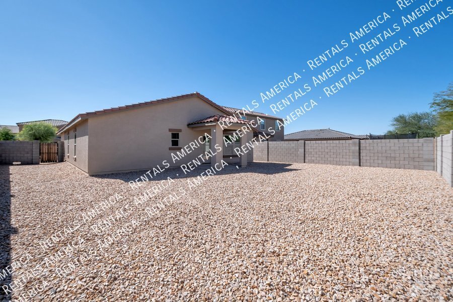 4 Bedroom home w/beautiful Floor Plan property image