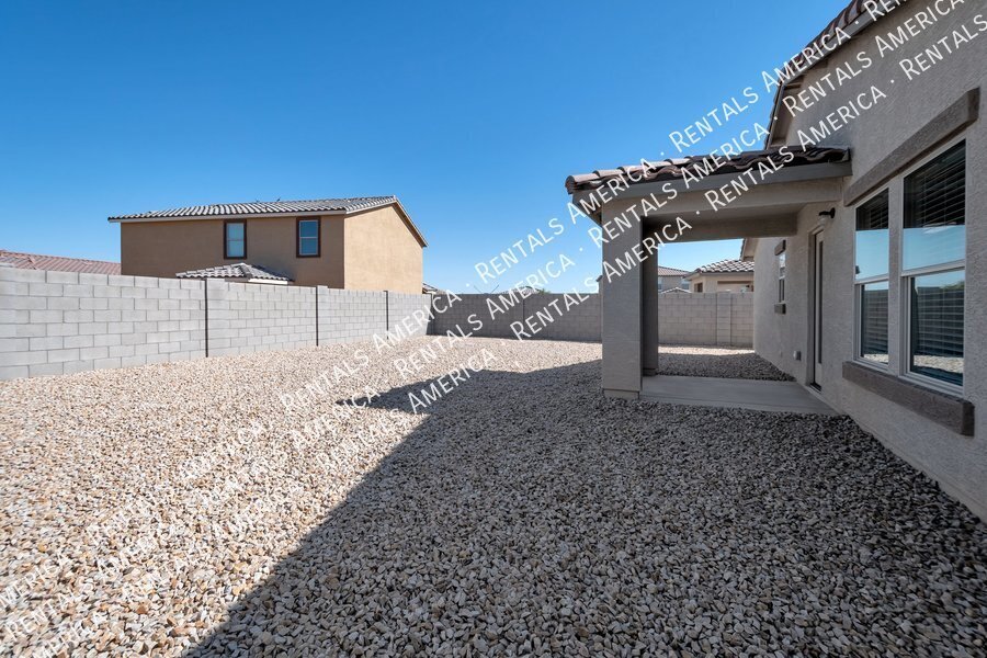 4 Bedroom home w/beautiful Floor Plan property image