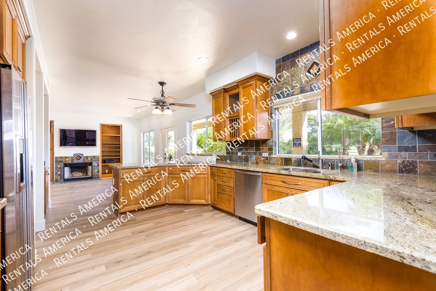 RENOVATED 5 BEDROOM IN WATERS EDGE @ OCOTILLO property image