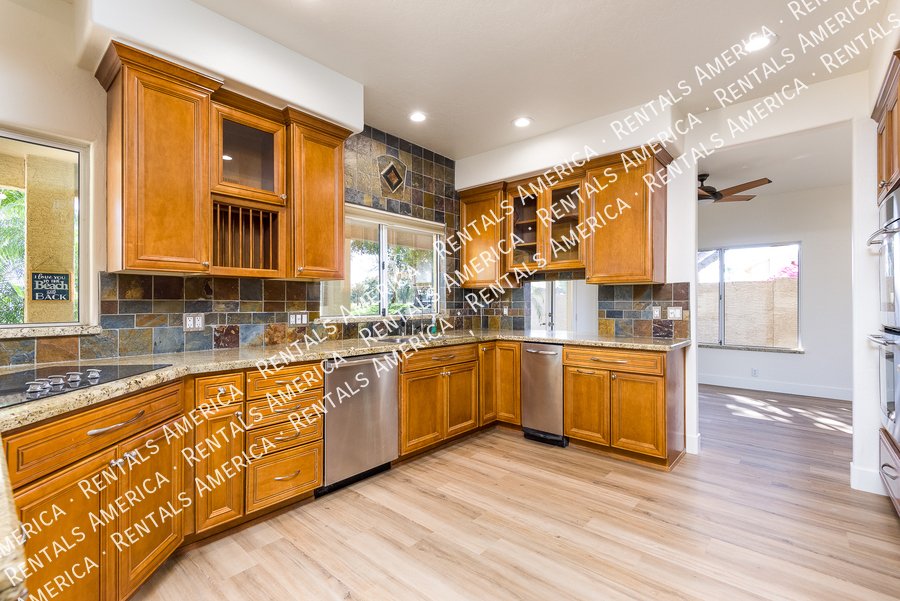 RENOVATED 5 BEDROOM IN WATERS EDGE @ OCOTILLO property image