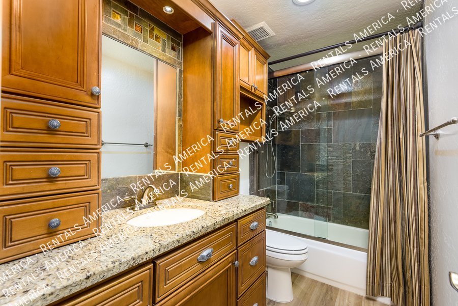 RENOVATED 5 BEDROOM IN WATERS EDGE @ OCOTILLO property image
